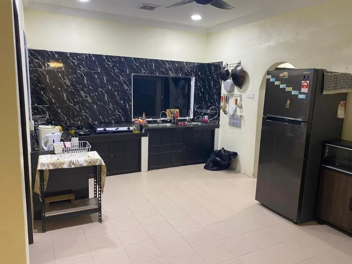 Apricot Villa Comfy and Luxury Танджунг-Бунга